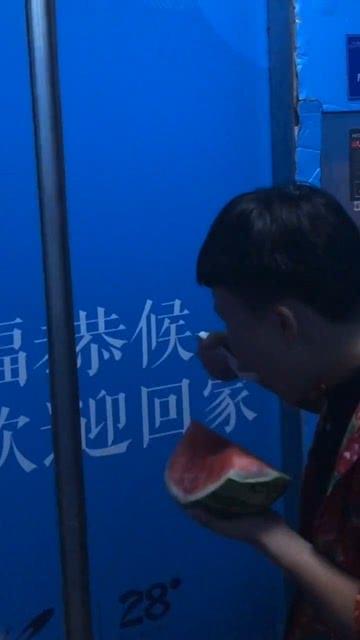 吃瓜群众来相见,吃瓜群众视角下的相遇瞬间