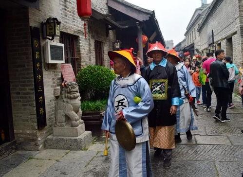 古城吃瓜群众,揭秘民间热点背后的故事