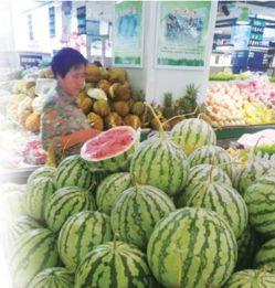 临沂的吃瓜群众,街头巷尾的趣味民生百态