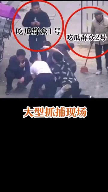 相亲现场吃瓜群众,吃瓜群众眼中的甜蜜与尴尬